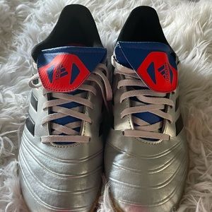 Adidas sneaker size 8.